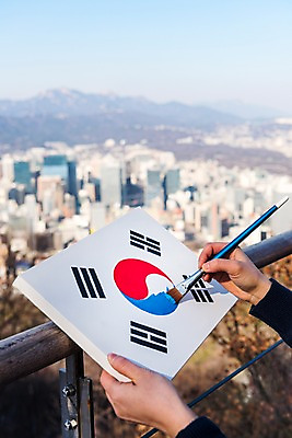 포토 JPG 주간 손 문화 난간 서울 한국 야외 아웃포커스 신체부위 도시 붓 국기 태극기 삼일절 그림 애국심 광복절 국내포토 자연요소 아시아 촬영기법 사람 공휴일 국경일 파일형식