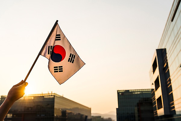 포토 JPG 주간 손 문화 한국 들기 빌딩 야외 신체부위 노을 깃발 국기 태극기 삼일절 애국심 광복절 판교 국내포토 자연요소 아시아 모션 사람 건물 공휴일 국경일 분당 파일형식