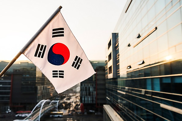 포토 JPG 주간 문화 한국 빌딩 사람없음 야외 아웃포커스 노을 깃발 국기 태극기 삼일절 애국심 광복절 국기게양 판교 국내포토 자연요소 아시아 촬영기법 건물 공휴일 국경일 분당 파일형식