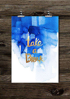 PSD 종이 컬러 백그라운드 일러스트 캘리그라피 붓터치 휴식 수채화 집게 글자캘리그라피 사람없음 목재 파란색 물감 질감 번짐 나무배경 국내일러스트 나무 컨셉 재료 미술도구 파일형식 효과