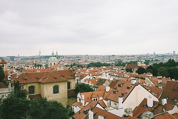 포토 JPG 주간 유럽 여행 지붕 풍경 사람없음 야외 도심 체코 프라하 벽돌집 프라하성 국내포토 자연요소 나라 주택 도시 성 파일형식