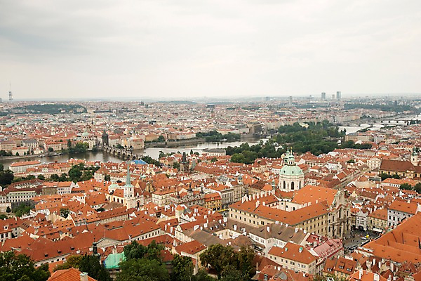 포토 JPG 주간 유럽 여행 지붕 풍경 사람없음 야외 도시 체코 프라하 벽돌집 블타바강 국내포토 자연요소 나라 주택 강 파일형식
