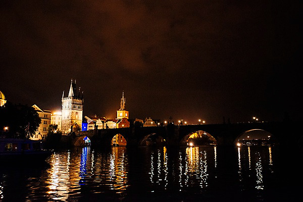 포토 JPG 유럽 여행 야경 사람없음 야외 체코 프라하 블타바강 카를교 가교 국내포토 건축물 나라 강 다리_건축물 야간 파일형식 풍경_경치