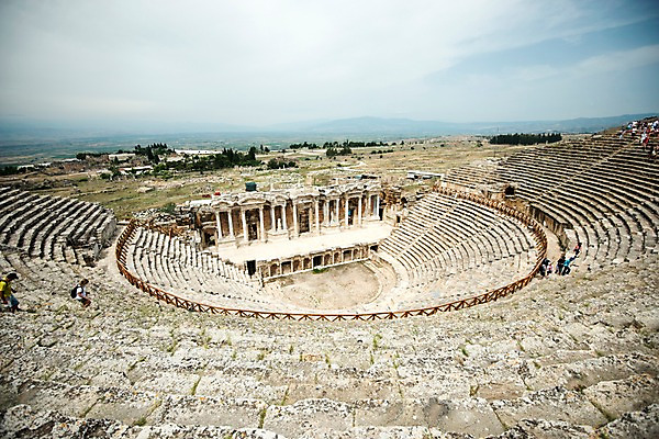 포토 JPG 주간 여행 유적 고대문명 야외 경기장 원형 군중 원형경기장 파묵칼레 튀르키예 국내포토 자연요소 도형 전통 아시아 스포츠시설 사람 파일형식