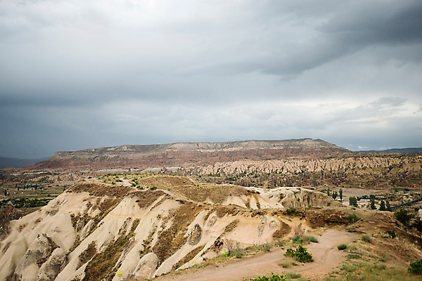 포토 자연요소 아시아 날씨 바위_돌 파일형식 튀르키예 야외 주간 흐림 구름 하늘 풍경 기암괴석 카파도키아 여행 JPG 사람없음 국내포토