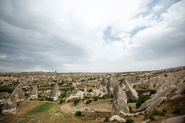 포토 JPG 주간 구름 여행 하늘 카파도키아 풍경 사람없음 야외 기암괴석 튀르키예 국내포토 자연요소 아시아 바위_돌 파일형식