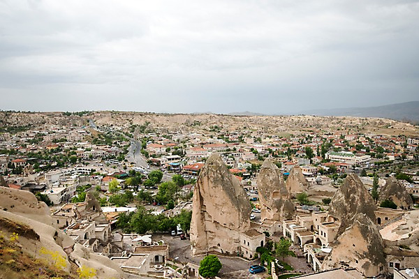 포토 JPG 주간 구름 여행 하늘 카파도키아 풍경 사람없음 야외 마을 돌 기암괴석 튀르키예 국내포토 자연요소 아시아 바위_돌 파일형식