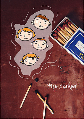 편집이미지 여자 남자 어린이 가족 여러명 성인 연기 위험 성냥 화재 성냥갑 이미지편집 AI파일 다수 컨셉 관계 사람 사건 파일형식 벡터