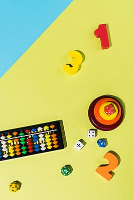 포토 JPG 스튜디오촬영 교육 생각 놀이 사람없음 단어 숫자 주판 주사위 교구 에듀케이션 국내포토 문자 실내 계산기 파일형식