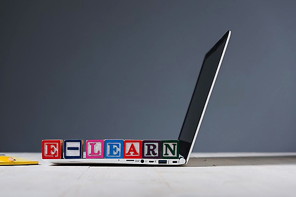 포토 JPG 스튜디오촬영 알파벳 영어 교육 생각 놀이 사람없음 노트북 블록 교구 에듀케이션 온라인강의 원격수업 국내포토 문자 실내 전자제품 강의 원격 파일형식 언택트