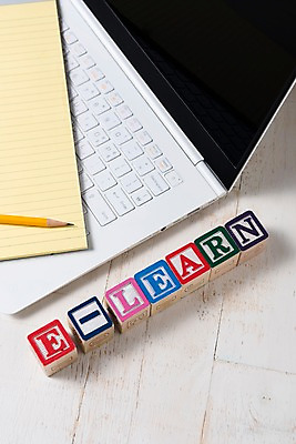 포토 JPG 스튜디오촬영 알파벳 영어 교육 생각 놀이 사람없음 단어 노트북 블록 교구 에듀케이션 온라인강의 원격수업 국내포토 문자 실내 전자제품 강의 원격 파일형식 언택트