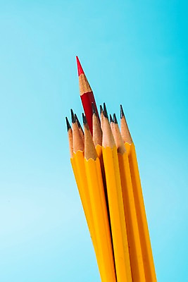 포토 JPG 스튜디오촬영 교육 색연필 사람없음 연필 교구 빨간펜 에듀케이션 국내포토 학용품 실내 필기구 펜 파일형식