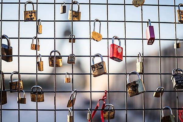 포토 JPG 주간 유럽 자물쇠 사람없음 야외 아웃포커스 프랑스 에펠탑 파리_프랑스 트로카데로광장 국내포토 자연요소 나라 촬영기법 광장 파리 랜드마크 파일형식