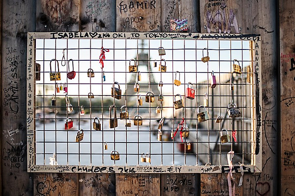 포토 JPG 주간 유럽 자물쇠 사람없음 야외 아웃포커스 프랑스 에펠탑 파리_프랑스 트로카데로광장 국내포토 자연요소 나라 촬영기법 광장 파리 랜드마크 파일형식