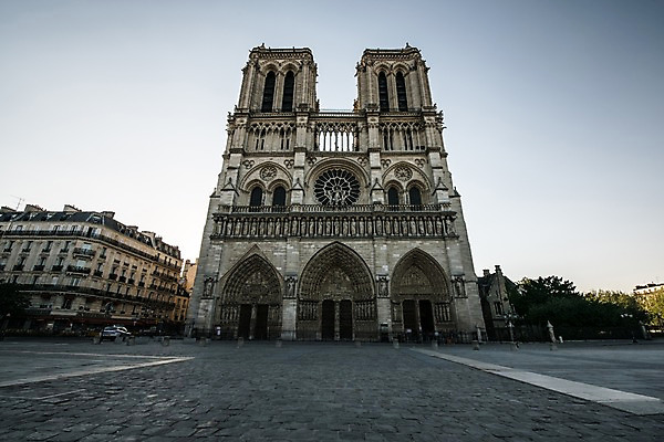 포토 JPG 주간 유럽 로우앵글 하늘 사람없음 야외 건물 프랑스 파리_프랑스 노트르담 국내포토 자연요소 건축물 나라 뷰포인트 파일형식