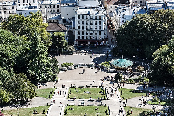 포토 JPG 주간 나무 공원 유럽 길 사람 여러명 야외 건물 하이앵글 프랑스 파리_프랑스 몽마르트르 국내포토 자연요소 식물 건축물 공공시설 나라 뷰포인트 다수 파일형식