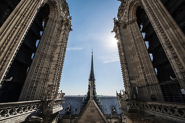 포토 JPG 주간 유럽 하늘 지붕 사람없음 야외 건물 프랑스 파리_프랑스 첨탑 노트르담 국내포토 자연요소 건축물 나라 탑 파일형식