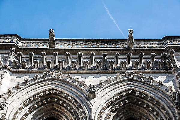 포토 JPG 주간 유럽 로우앵글 하늘 사람없음 야외 건물 성당 프랑스 파리_프랑스 노트르담 국내포토 자연요소 건축물 나라 뷰포인트 종교건축 파일형식