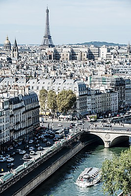포토 JPG 주간 유럽 자동차 지붕 사람없음 야외 건물 프랑스 도시 에펠탑 파리_프랑스 센강 선박 국내포토 자연요소 건축물 나라 육상교통 수상교통 강 파리 랜드마크 파일형식