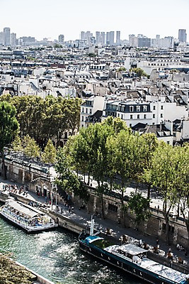 포토 JPG 주간 나무 유럽 사람 여러명 야외 건물 프랑스 도시 파리_프랑스 센강 선박 국내포토 자연요소 식물 건축물 나라 다수 수상교통 강 파일형식