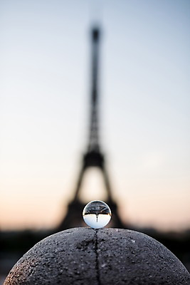 포토 JPG 주간 유럽 사람없음 야외 아웃포커스 프랑스 돌_바위 돌 에펠탑 파리_프랑스 유리구슬 국내포토 자연요소 나라 유리 촬영기법 구슬 파리 랜드마크 파일형식