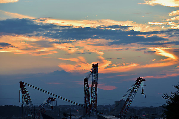 포토 JPG 주간 구름 해외풍경 하늘 풍경 사람없음 야외 노을 일본 건설현장 도쿄 기중기 국내포토 자연요소 해외 아시아 건설업 중장비 파일형식