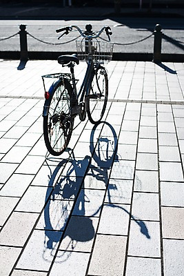 포토 JPG 주간 해외풍경 거리 그림자 풍경 사람없음 야외 일본 자전거 국내포토 자연요소 해외 아시아 바이크 파일형식