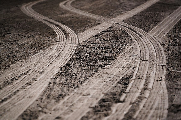 포토 JPG 주간 해외풍경 거리 풍경 사람없음 야외 일본 바퀴자국 흙길 국내포토 자연요소 해외 아시아 길 자국 흙 파일형식