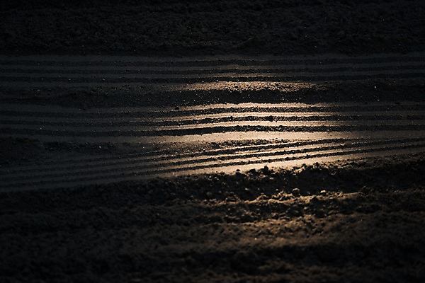 포토 JPG 주간 해외풍경 거리 풍경 사람없음 야외 일본 바퀴자국 흙길 국내포토 자연요소 해외 아시아 길 자국 흙 파일형식