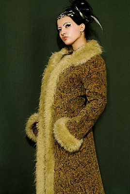 포토 JPG 해외이미지 백인 모델 긴머리 여자 청소년 자연 한명 사람 20대 세로 초록색 컬러풀 유행 화려 엉덩이 펑크 여자한명만 카피스페이스 완전 해외202004 해외포토 서양인 1 헤어스타일 컬러 컨셉 청년 신체부위 공백 생태계 여자만 파일형식 이미지허브