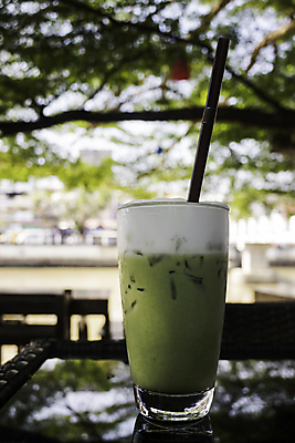 포토 JPG 해외이미지 음료 태국 탁자 휴식 사람없음 세로 정원 얼음 젖음 차 녹차 상쾌 해외202004 해외포토 자연요소 감정 아시아 가구 컨셉 차_음료 파일형식 이미지허브