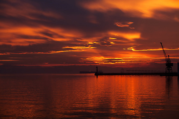 포토 JPG 해외이미지 구름 계절 실루엣 유럽 파도 바다 여행 백그라운드 오렌지 자연 하늘 추상 풍경 사람없음 야외 빨간색 물 빛 컬러풀 햇빛 태양 반사 일출 황혼 일몰 황금 야간 그리스 장면 수평선 해외202004 해외포토 자연요소 나라 컬러 무늬 과일 촬영기법 노을 생태계 파일형식 이미지허브