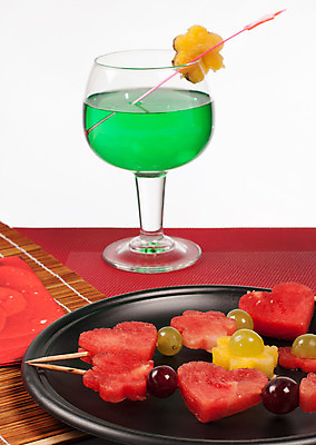 포토 JPG 해외이미지 접시 조각 과일 부분 포도 디저트 수박 건강 사람없음 세로 컬러풀 주스 신선 꼬치 멜론 주사위 날것 서빙 케밥 생식 채식주의자 개조 해외202004 해외포토 식기 음료 음식 컬러 채식 파일형식 이미지허브