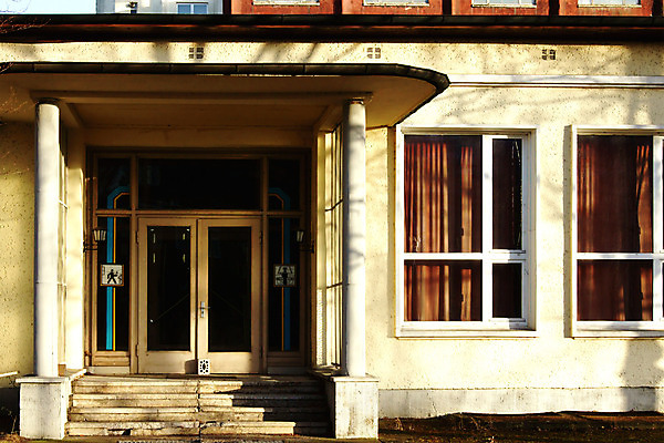 포토 JPG 해외이미지 건축양식 창문 유리 지붕 사람없음 계단 식당 손상 수확 먹기 버리기 심볼 폐허 서명 단계 썩음 옛날 해외202004 해외포토 건축 컨셉 농업 모션 재질 상점 파일형식 이미지허브