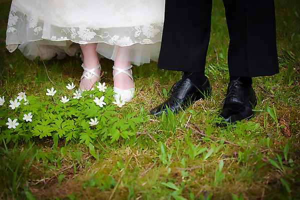 포토 JPG 해외이미지 백인 손 커플 드레스 여자 남자 꽃 행복 결혼 백그라운드 2 관계 결혼식 남편 함께함 사랑 사람 정장 성인 사람없음 야외 검은색 흰색 축하 아내 쌍 열정 약혼 해외202004 해외포토 서양인 식물 옷 감정 컬러 컨셉 이벤트 신체부위 약속 파일형식 이미지허브
