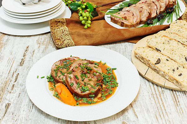 포토 JPG 해외이미지 접시 음식 크리스마스 다이어트 채소 포장 휴가 육류 돼지고기 스테이크 요리 사람없음 가로 초록색 식당 식사 저녁식사 당근 샐러드 소고기 튀김 고명 그릴 미트볼 두루마리 자르기 굽기 먹기 준비 매움 햄 슬라이스 점심식사 폭식 송아지고기 해외202004 해외포토 식기 기념일 컬러 식재료 모션 주방용품 뿌리채소 서양음식 건강 상점 맛 구이 파일형식 이미지허브