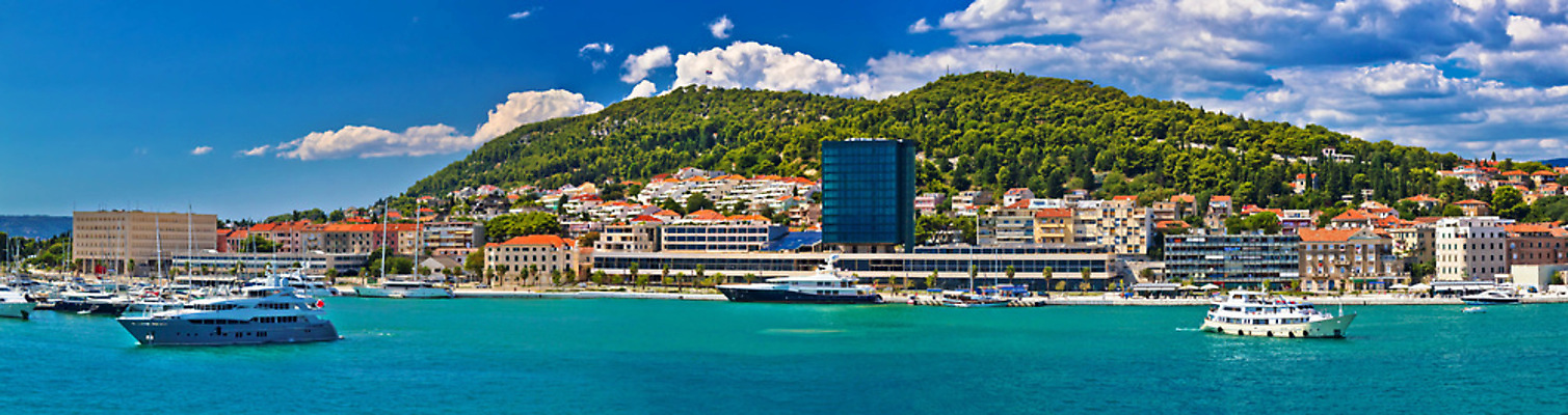포토 JPG 해외이미지 외관 유럽 바다 요트 건축양식 휴가 거리 항해 안테나 파노라마 손바닥 사람없음 물 파란색 도시풍경 컬러풀 성당 교회 여행객 항구 궁전 바위 도시 만 보트 역사 지중해 타운 크로아티아 다리찢기 달마시안 터키석 해외202004 해외포토 자연요소 손 건축 나라 컬러 고건축 배_교통 통신 종교건축 교통시설 모션 촬영기법 사람 풍경 건물 돌_바위 개 보석 파일형식 이미지허브