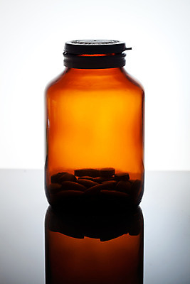 포토 JPG 해외이미지 컨셉 유리병 건강 병원 사람없음 치료 빨간색 세트 알약 약 갈색 고통 흰색 그룹 질병 약국 오브젝트 두통 처방 패키지 테라피 짐싸기 조제 돌봄 복용 헬프 해외202004 해외포토 감정 컬러 의학 모션 병_용기 뷰티 도움 만들기 파일형식 이미지허브