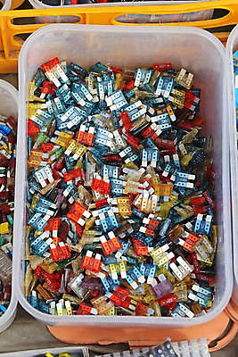 포토 JPG 해외이미지 산업 패턴 자동차 안전 사람없음 컬러풀 장비 칼날 보호 플라스틱 다발 순환 볼트 자동 하드웨어 현재 규칙적 해외202004 해외포토 육상교통 컬러 컨셉 무늬 모션 재질 컴퓨터 공구 파일형식 이미지허브