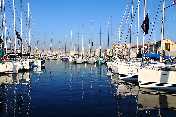 포토 JPG 해외이미지 유럽 바다 여행 요트 건축양식 하늘 휴가 항해 사람없음 건물 물 여름 파란색 도시풍경 성당 교회 여행객 항구 프랑스 도시 보트 역사 지중해 언덕 함선 포트 타운 돛대 프랑스어 마르세유 바실리카 옛날 프로방스 해외202004 해외포토 자연요소 문자 건축물 계절 건축 나라 컬러 배_교통 종교건축 교통시설 사람 풍경 파일형식 이미지허브