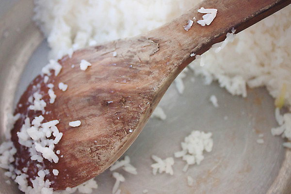 포토 JPG 해외이미지 접시 음식 젓가락 태국 밥 휴식 서브 따뜻함 요리 사람없음 목재 숟가락 수확 덮개 뚜껑 기구 얼룩 뜨거움 도자기 사발 수증기 컨테이너 가득함 국자 기선 솜털 보유 삶기 식용 작살 해외202004 해외포토 나무 식기 산업 아시아 컨셉 농업 배_교통 재료 주방용품 수저 사기그릇 파일형식 이미지허브