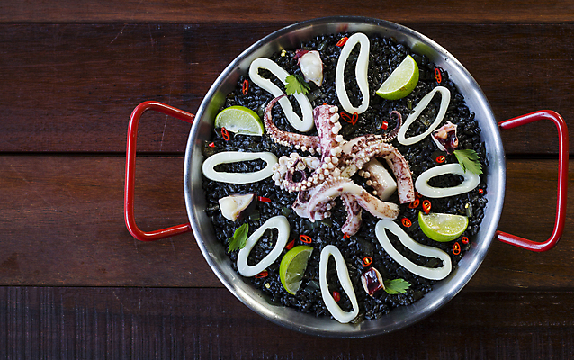포토 JPG 해외이미지 접시 유럽 음식 조각 토마토 재료 방울토마토 밥 양파 치즈 연체동물 파슬리 건강 마늘 어류 요리 사람없음 초록색 식당 요리사 검은색 식사 저녁식사 이탈리아 샐러드 신선 체리 상추 지중해 먹기 해산물 오징어 홍합 문어 레시피 바질 리조또 핸드메이드 해외202004 해외포토 직업 식기 나라 바다 컬러 채소 과일 모션 어패류 유제품 무척추동물 상점 수중동물 파일형식 이미지허브