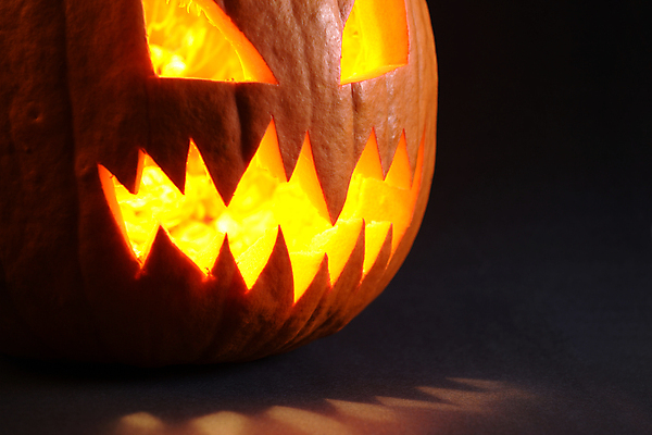 포토 JPG 해외이미지 얼굴 채소 오렌지 호박 휴가 그림자 사람없음 가로 빛 검은색 놀람 할로윈 분노 가을 치아 박 목각 스쿼시 빛망울 10월 카피스페이스 오싹 해외202004 해외포토 계절 감정 스포츠 컬러 과일 표정 신체부위 구기 공백 소화기관 날짜 파일형식 이미지허브