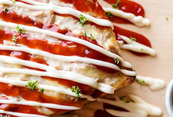 포토 JPG 해외이미지 전통 접시 음식 빵 조각 백그라운드 토마토 탁자 아침 양파 치즈 피자 파슬리 요리 사람없음 빨간색 갈색 노란색 쌓기 우주 주방 검은색 식사 이탈리아 흰색 시골 신선 뜨거움 맛 아침식사 수프 바게트 낟알 밀 굽기 만취 속도 올리브 정사각형 슬라이스 토스트 후추 내추럴 점심식사 오레가노 솔깃 해외202004 해외포토 주간 도형 식기 열매 유럽 컬러 가구 컨셉 채소 모션 유제품 곡류 패스트푸드 서양음식 구이 향신료 술취함 파일형식 이미지허브