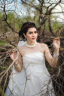 포토 JPG 해외이미지 나무 드레스 공원 여자 결혼 잎 겨울 오렌지 신혼부부 태국 결혼식 휴가 함께함 한명 사람 청춘 컬러풀 금발 노란색 유행 산책 젖음 추위 안개 가을 흰색 축하 우아함 떨어짐 숲 시원함 11월 약혼 공평 해외202004 해외포토 식물 1 헤어스타일 부부 옷 계절 공공시설 아시아 컬러 컨셉 과일 날씨 휴식 이벤트 날짜 약속 신혼 파일형식 이미지허브