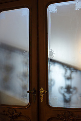 포토 JPG 해외이미지 디자인 유럽 문화 벽 건축양식 휴가 주택 실내 그림자 사람없음 내부 건물 세로 빛 문 계단 어둠 궁전 골동품 흰색 기둥 투명 화려 역사 재산 클래식 고급 대문 대리석 단계 르네상스 바로크 슬라이드 옛날 스타일 세련 해외202004 해외포토 건축물 건축 나라 컬러 컨셉 고건축 재료 금융 파일형식 이미지허브