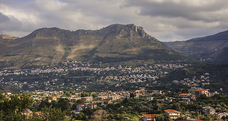 포토 JPG 해외이미지 나무 식물 구름 계절 유럽 도로 여행 백그라운드 밭 농업 자연 하늘 산 주택 파노라마 풍경 사람없음 야외 초록색 여름 파란색 햇빛 태양 농장 마을 환경 계곡 일몰 이탈리아 시골 숲 땅 언덕 내추럴 해외202004 해외포토 자연요소 나라 산업 길 컬러 교통시설 촬영기법 건물 노을 생태계 파일형식 이미지허브