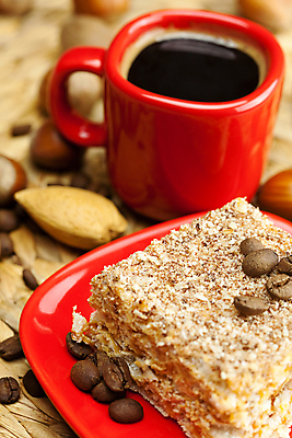 포토 JPG 해외이미지 식기 접시 커피 음료 음식 백그라운드 과일 아침 디저트 요리 사람없음 컵 갈색 케이크 초콜릿 검은색 침묵 빵집 머그컵 견과류 매트 뜨거움 액체 그룹 달콤 아침식사 작음 먹기 크림 오브젝트 호두 카푸치노 에스프레소 카페인 커스터드 페스츄리 해로움 개암 전경 해외202004 해외포토 주간 열매 빵 컬러 컨셉 모션 풍경 상점 식사 소리 맛 크기 파일형식 탑뷰 이미지허브