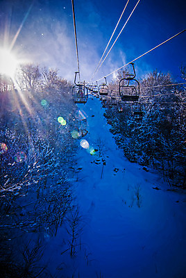 포토 JPG 해외이미지 구름 계절 스포츠 여행 백그라운드 겨울 자연 하늘 호텔 날씨 휴가 스키 산 주택 파노라마 사람 풍경 경사 사람없음 파란색 태양 마을 맑음 미국 흰색 언덕 휴양지 빙하 리프트 스키선수 마차 암초 남쪽 선로 절정 해외202004 해외포토 자연요소 교통수단 컬러 북아메리카 숙소 겨울스포츠 운동선수 촬영기법 건물 장소 방향 생태계 파일형식 이미지허브