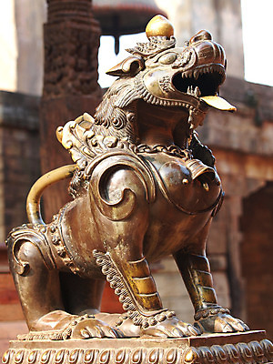 포토 JPG 해외이미지 동물 전통 종교 문화 조각 오렌지 건축양식 미술 여러명 사람없음 건물 빨간색 파란색 조각상 궁전 사찰 보호 사자 혀 네팔 청동 수도원 천연기념물 힘찬 스타일 해외202004 해외포토 건축물 건축 아시아 컬러 다수 컨셉 고건축 과일 포유류 종교건축 문화예술 사람 조형물 입 파일형식 이미지허브